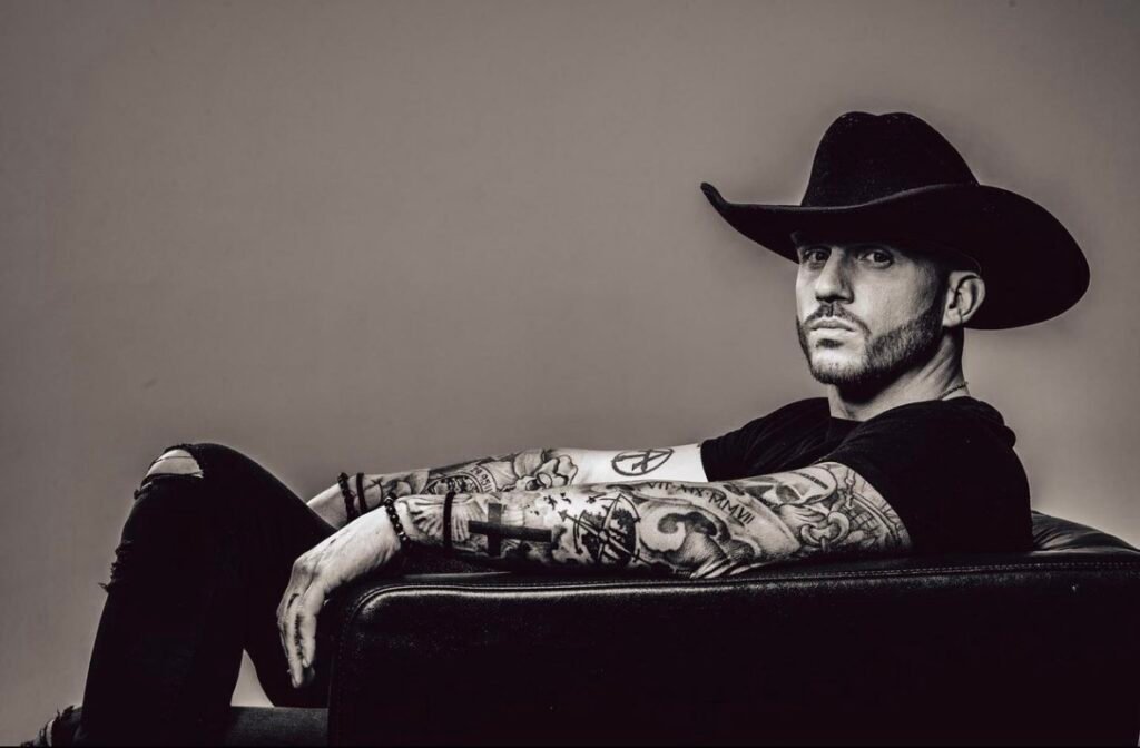 Austin Tolliver Signs With Kingmaker Music & The Moseley Group, Drops “Black Sheep” March 6 via Empire